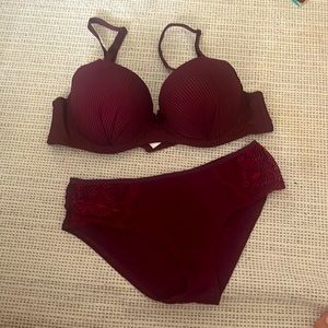 La senza  two piece red pantie and bra set